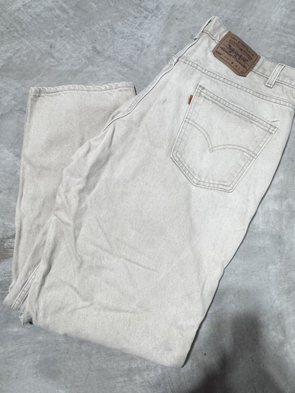 Levis 550 relaxed fit cream jeans W38 L30